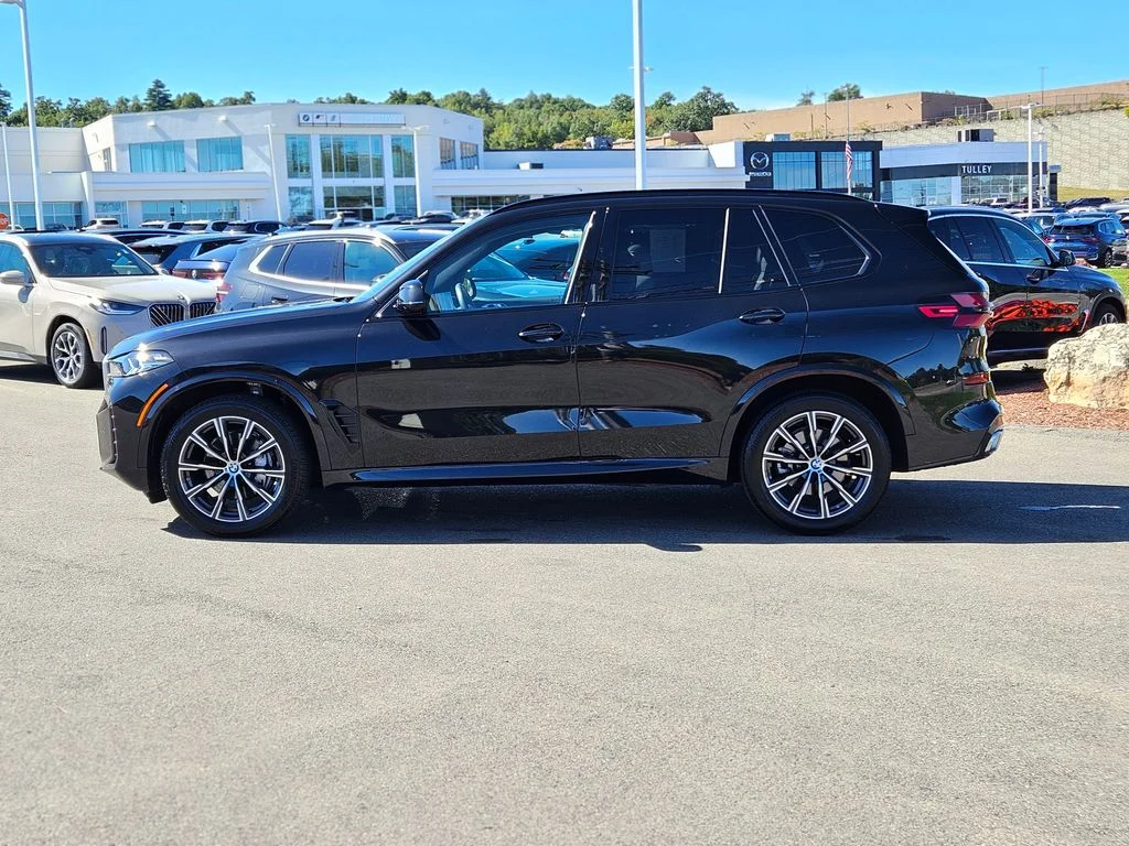 Used 2026 Black Sapphire Metallic BMW xDrive40i image 4