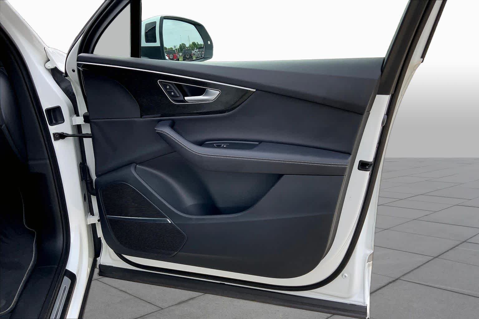 Used 2025 Carrara White Audi Premium Plus image 23