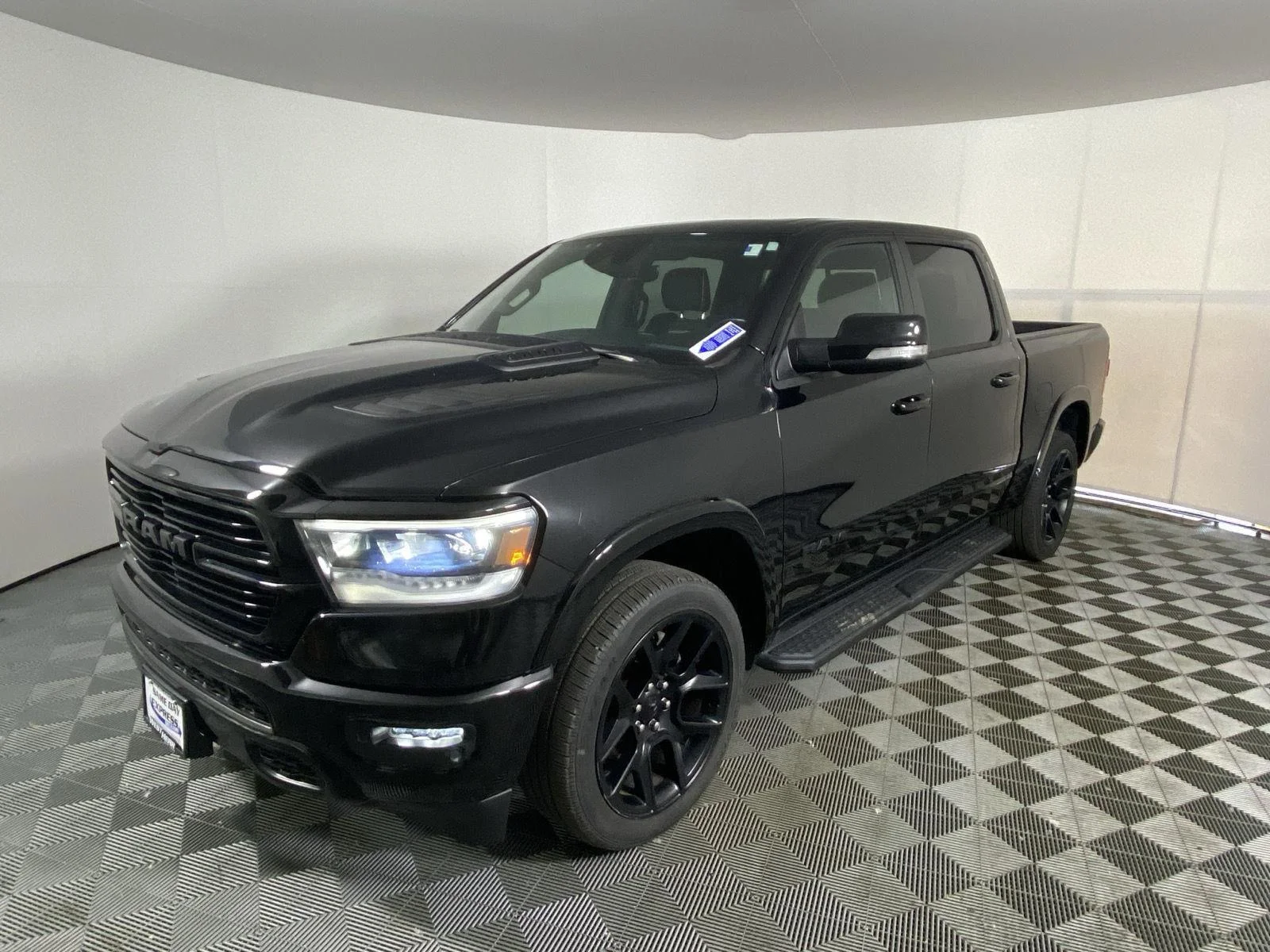 Used 2021 Diamond Black Crystal Pearlcoat Ram Laramie image 10