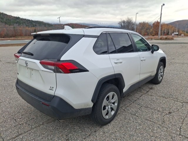 2021 Toyota RAV4 LE photo 3