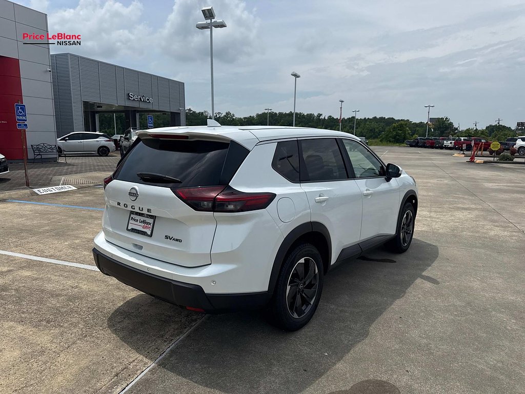 Used 2024 Everest White Pearl Nissan SV image 7