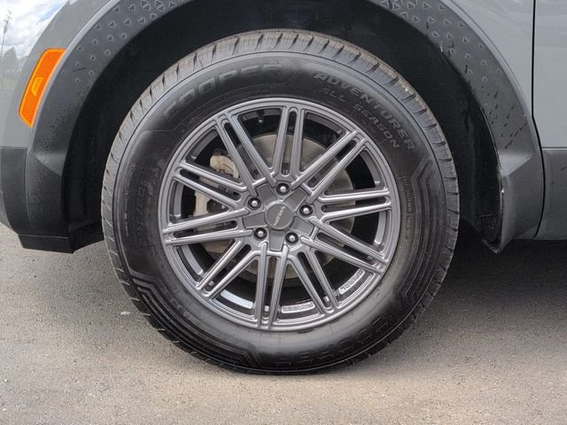 Used 2022 Gray Hyundai SEL image 9
