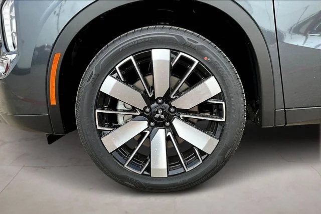 2026 Mitsubishi Outlander SE - Photo 13
