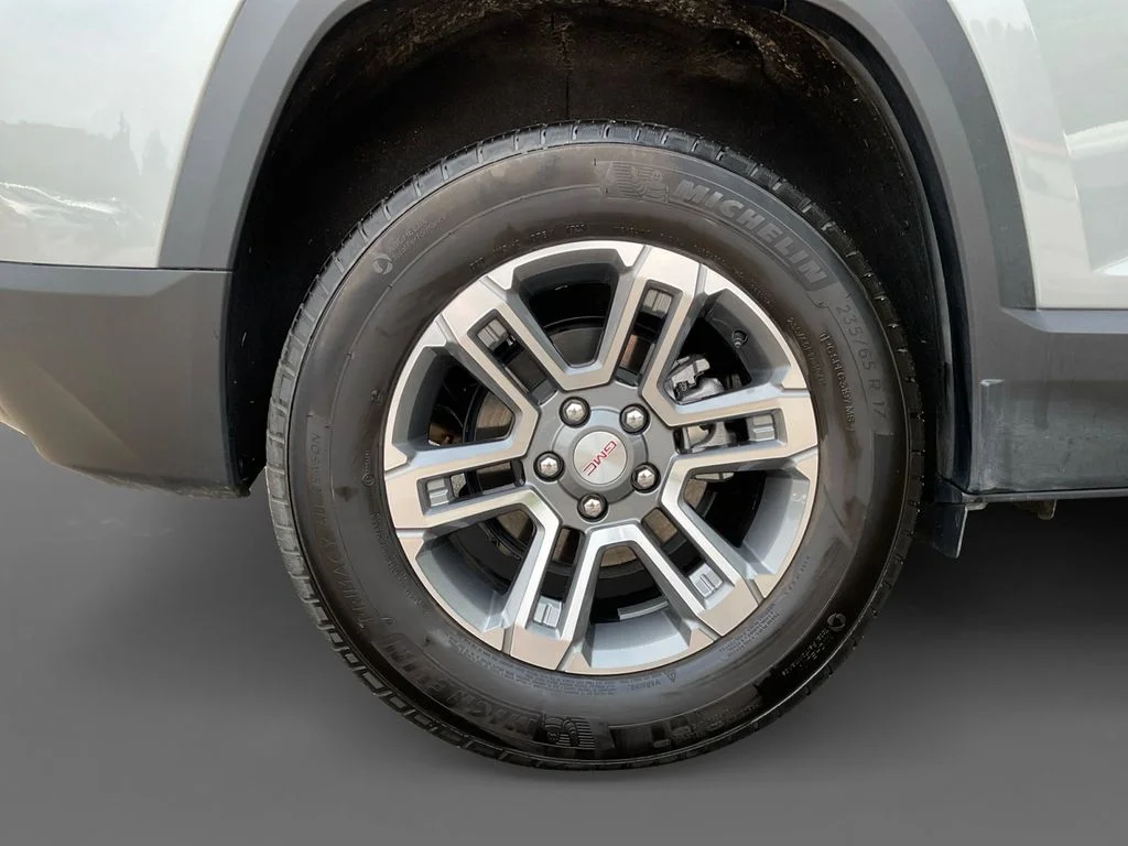 Used 2025 Silver GMC Elevation image 10