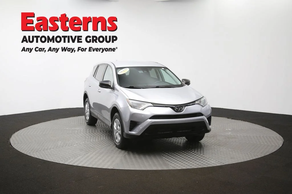 Used 2018 Silver Toyota LE image 49