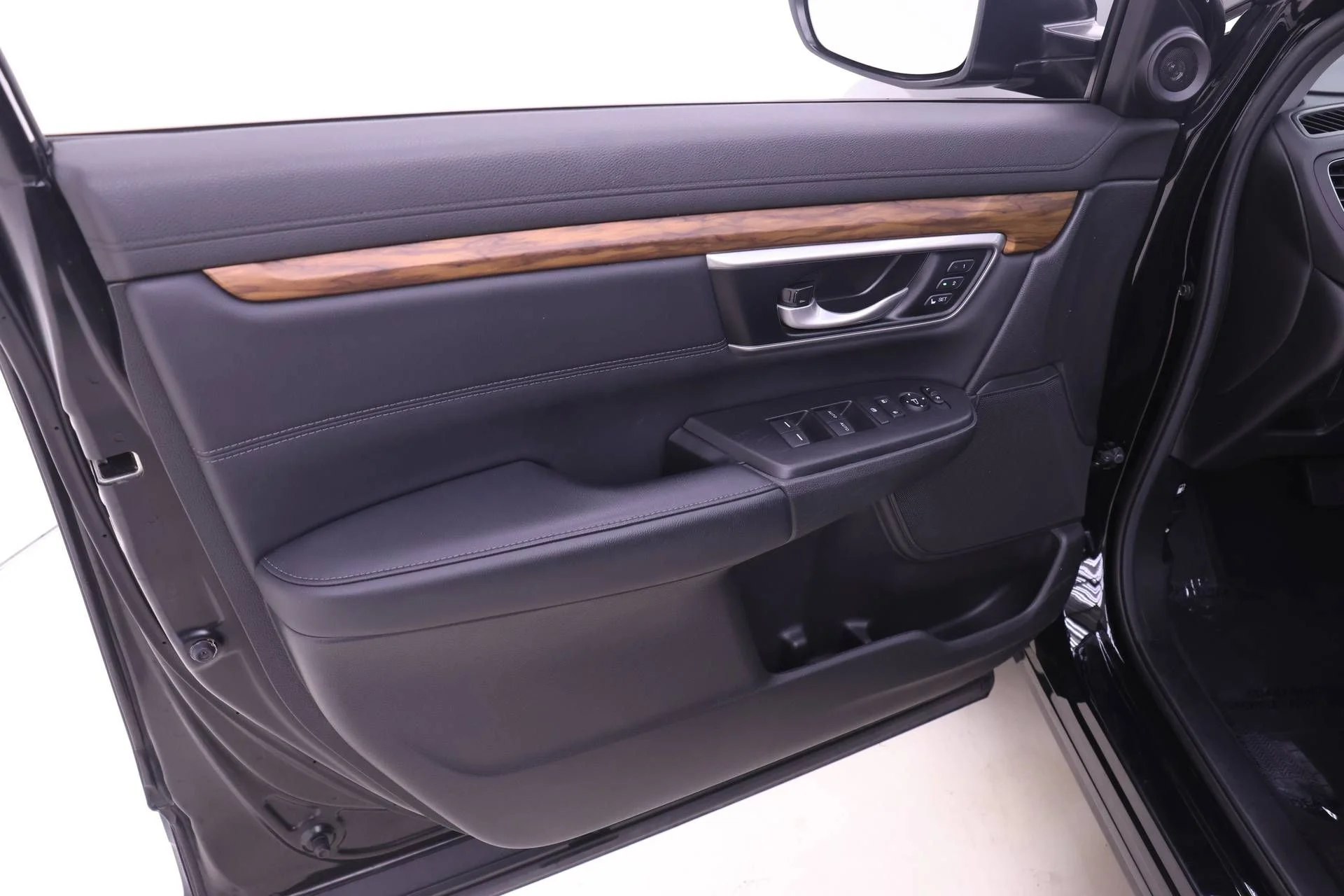 Certified Used 2022 Crystal Black Pearl Honda Touring image 9