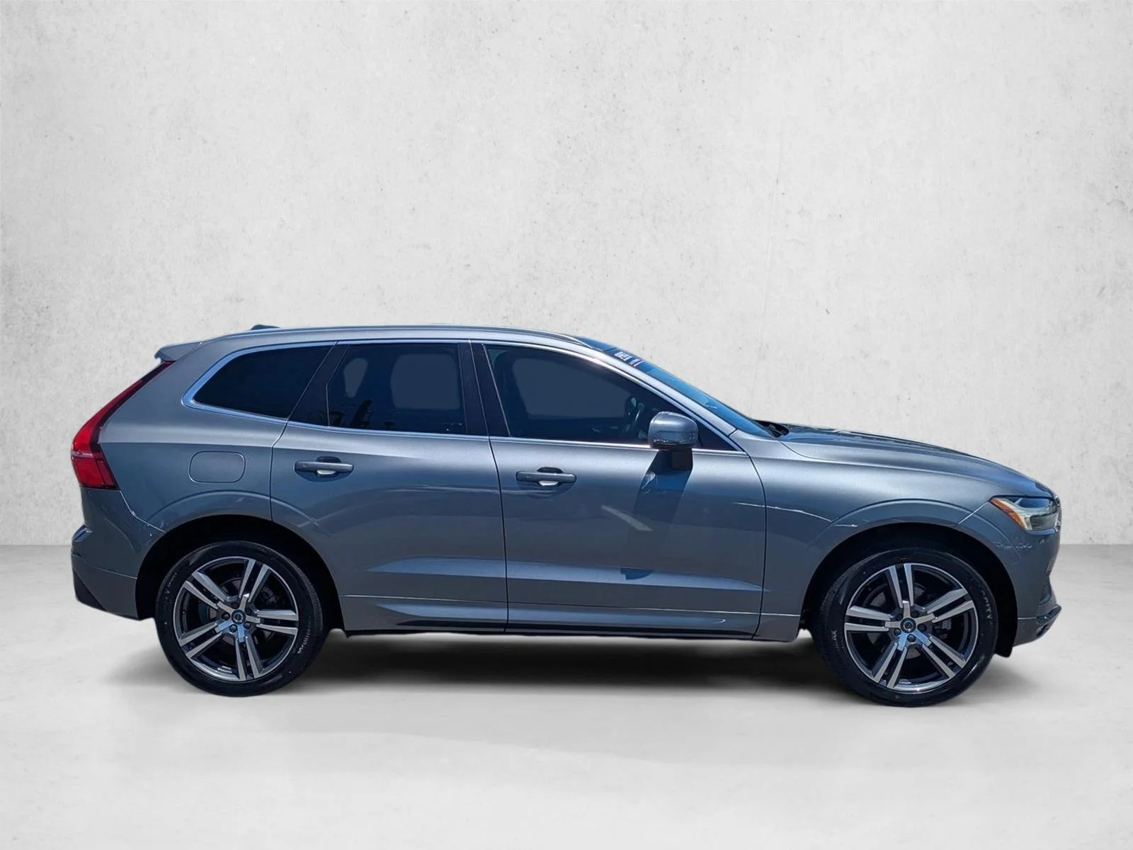 Used 2021 Osmium Grey Metallic Volvo Momentum image 4