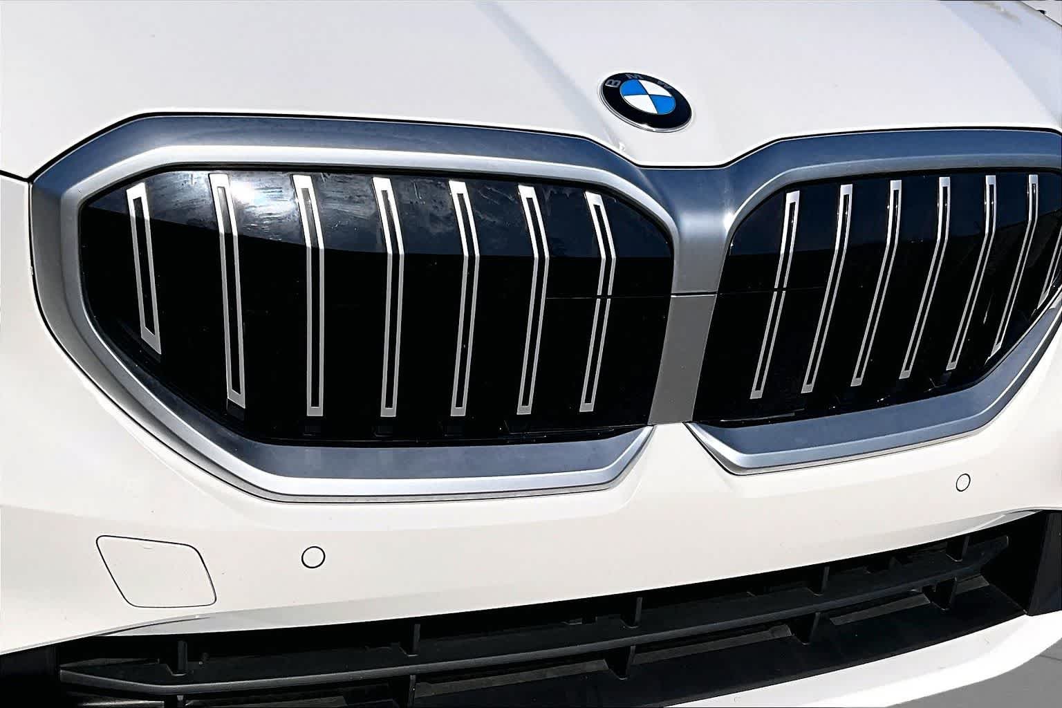 Used 2026 Alpine White BMW 530i image 28
