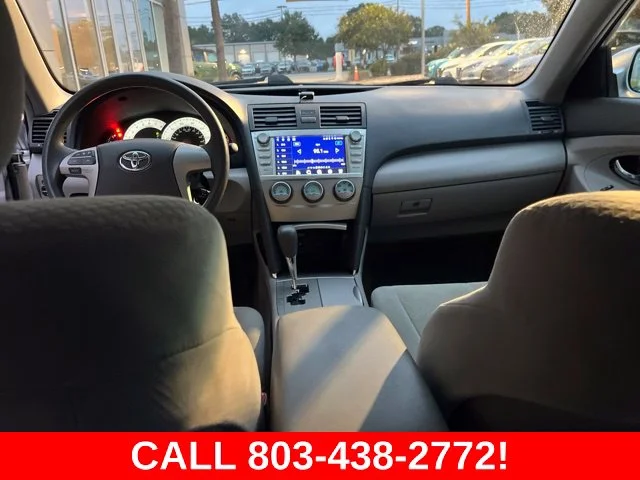 Used 2009 Silver Toyota  image 14