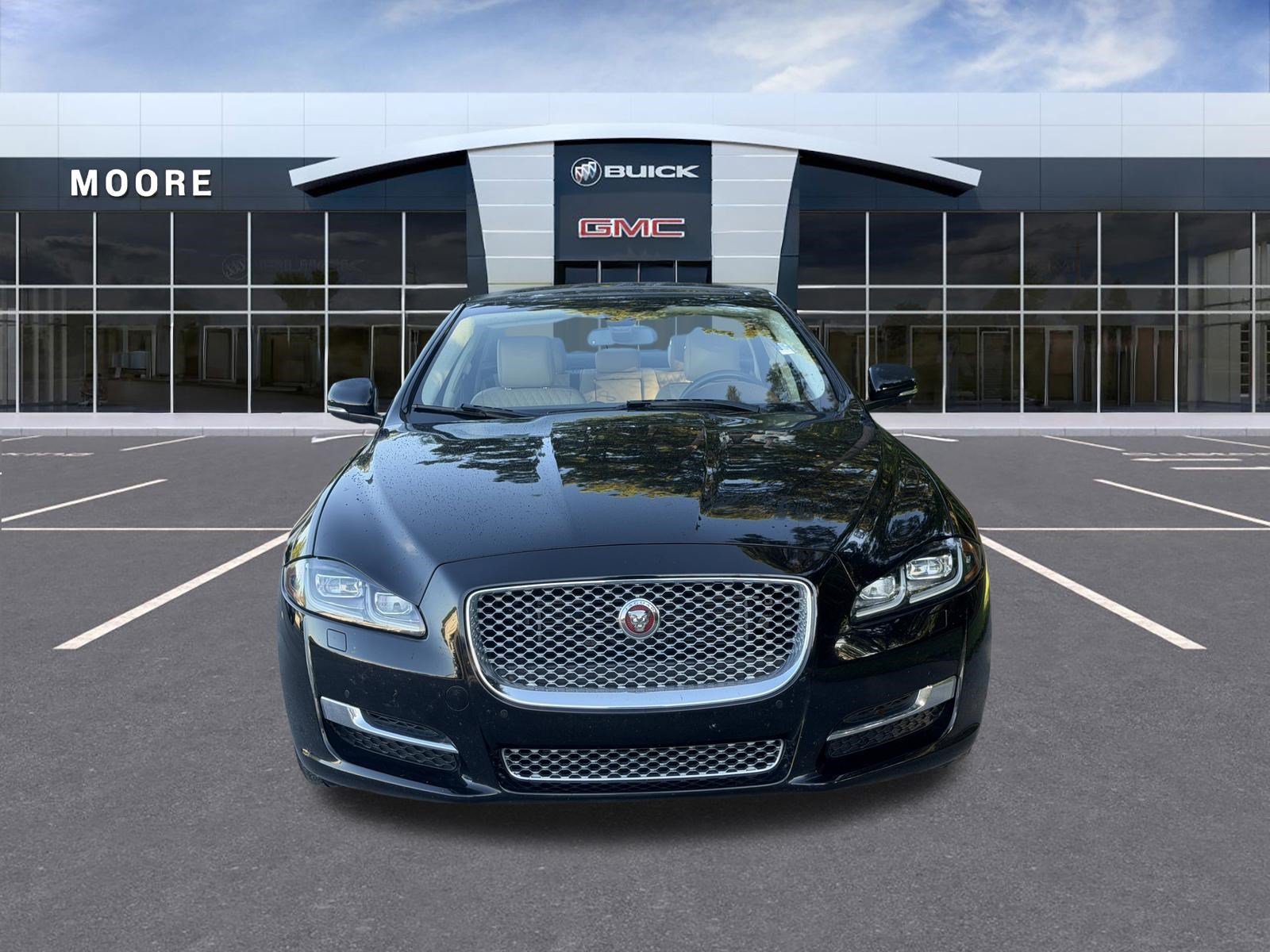 Used 2016  Jaguar XJL Portfolio image 3