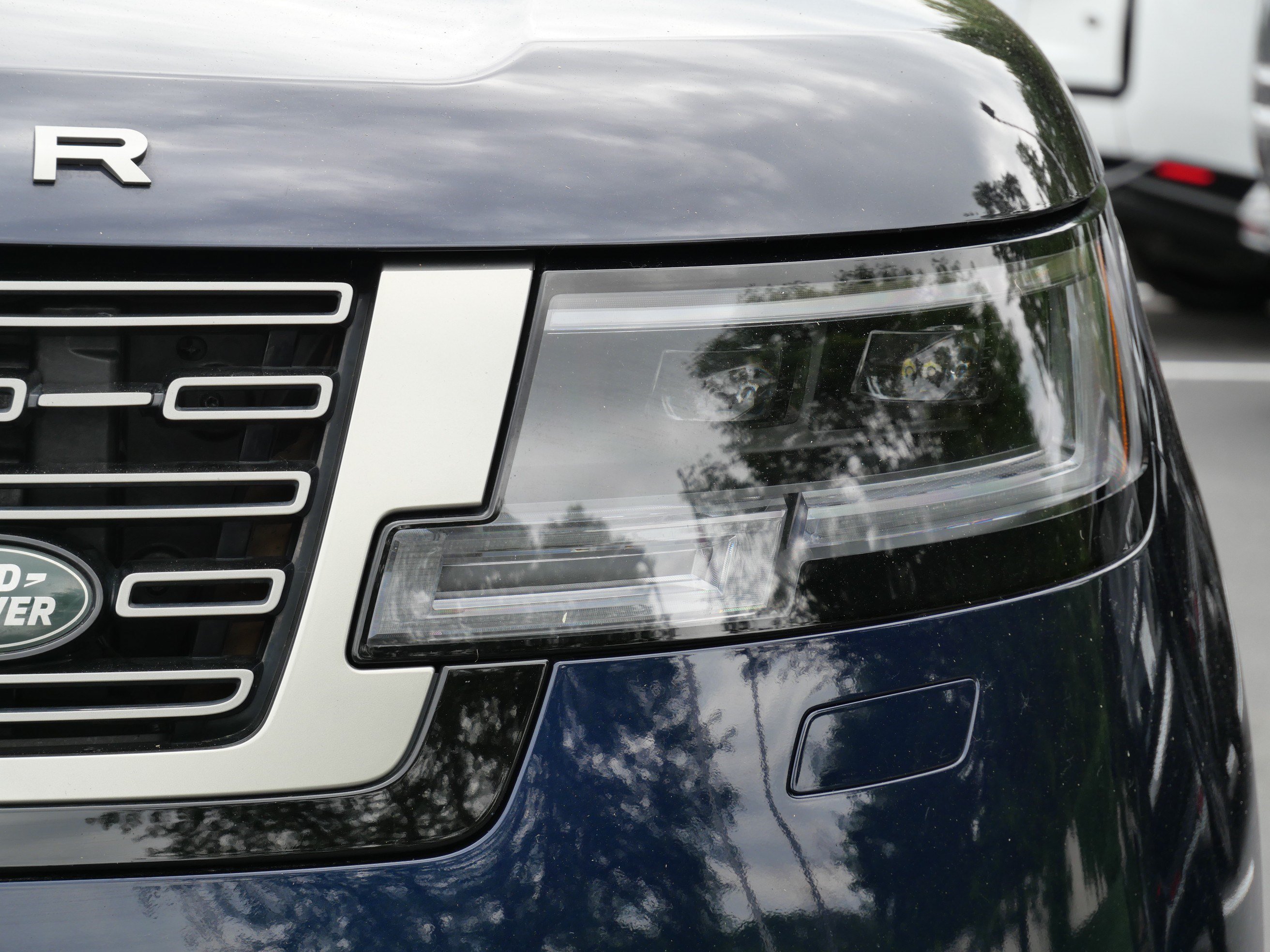 Used 2023 Portofino Blue Metallic Land Rover SE image 9