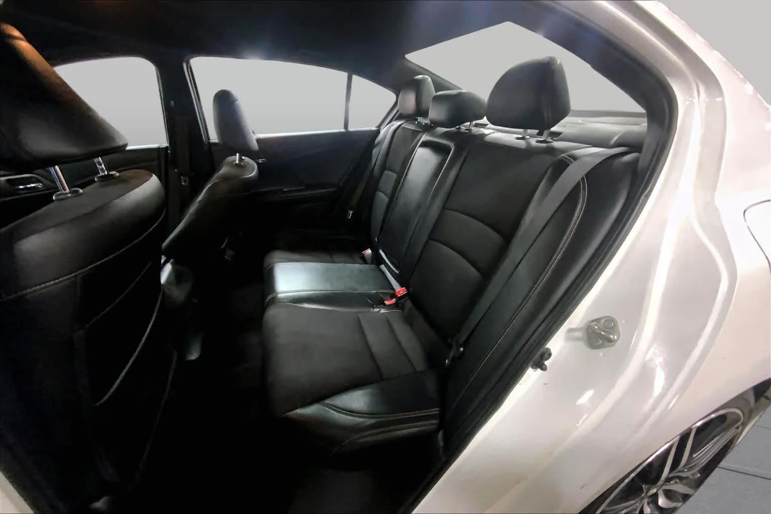 Used 2017 White Orchid Pearl Honda Sport image 21
