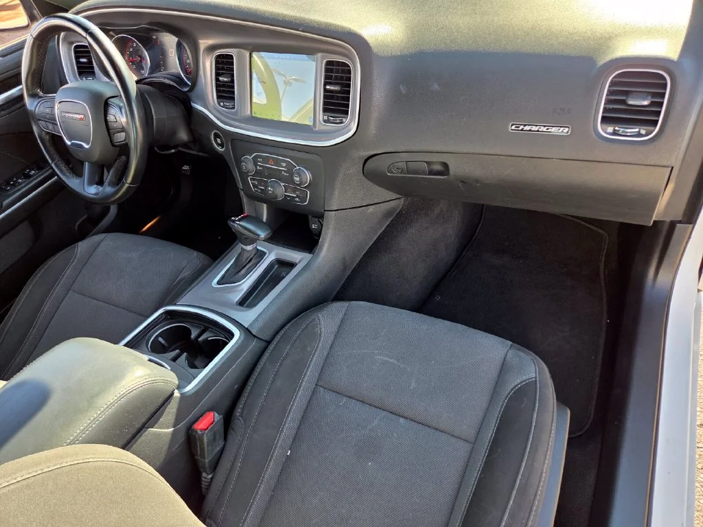 Used 2022 White Dodge SXT image 20