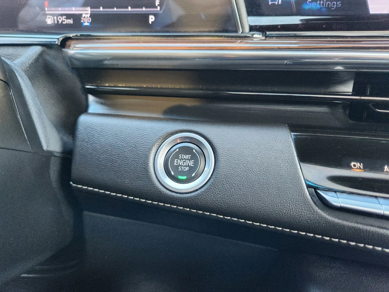 2024 Cadillac Escalade ESV Premium Luxury - Photo 25