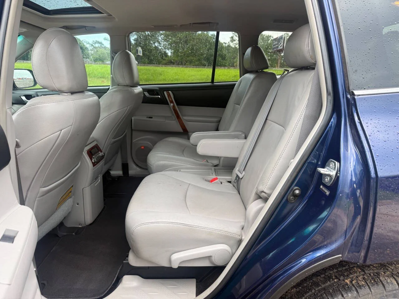 Used 2011 Blue Toyota Limited 4dr SUV image 14