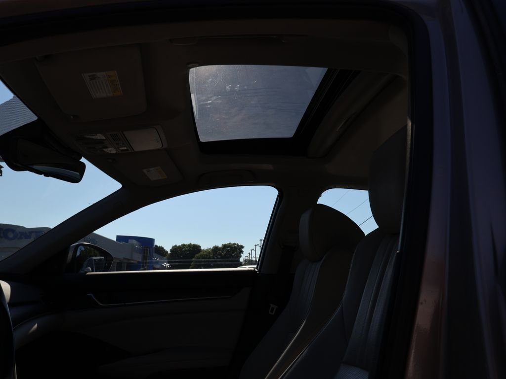 Used 2020  Honda Touring image 10