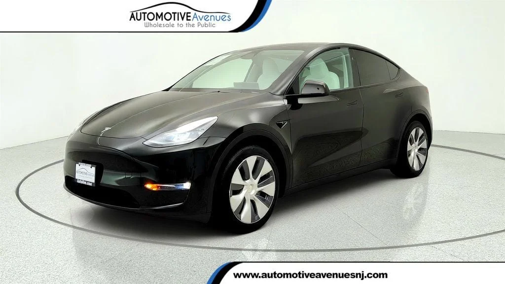 2023 Tesla Model Y Long Range Dual Motor All-Wheel Drive's photo