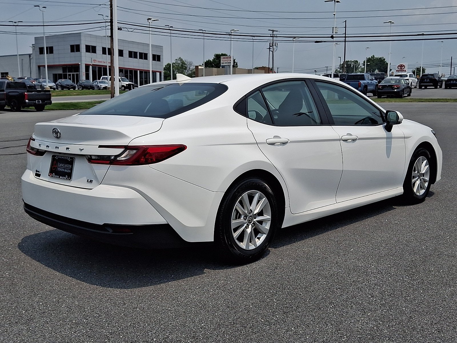Used 2025 Wind Chill Pearl   089 Toyota LE image 7