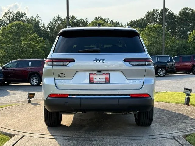 New 2026 Silver Zynith Exterior Paint Jeep Laredo image 6