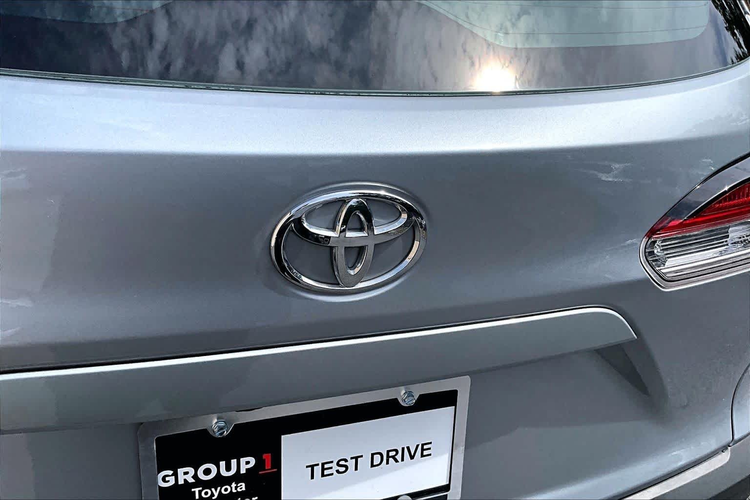 Used 2024 Sonic Silver Toyota L image 31