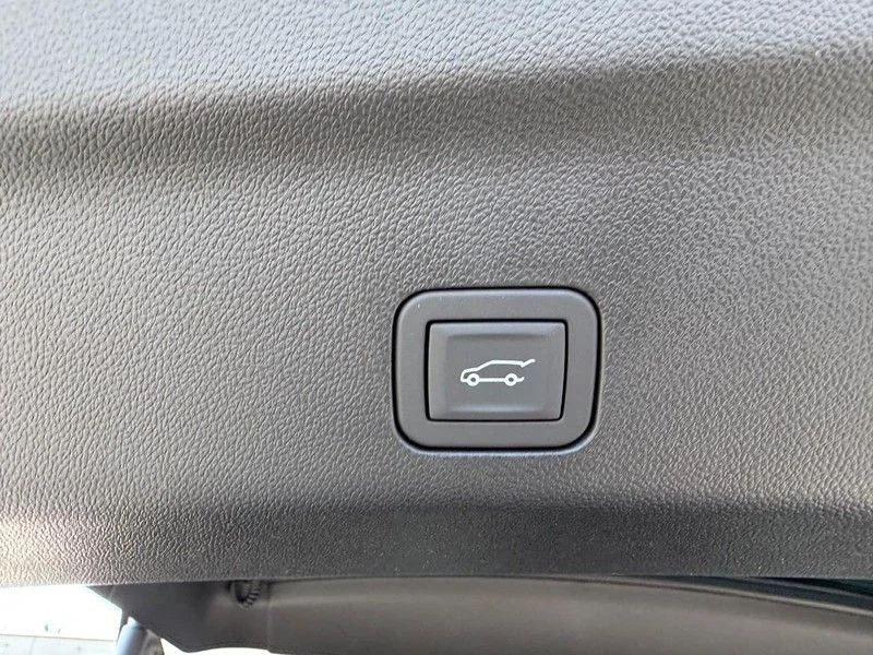 New 2026 White GMC Elevation image 11