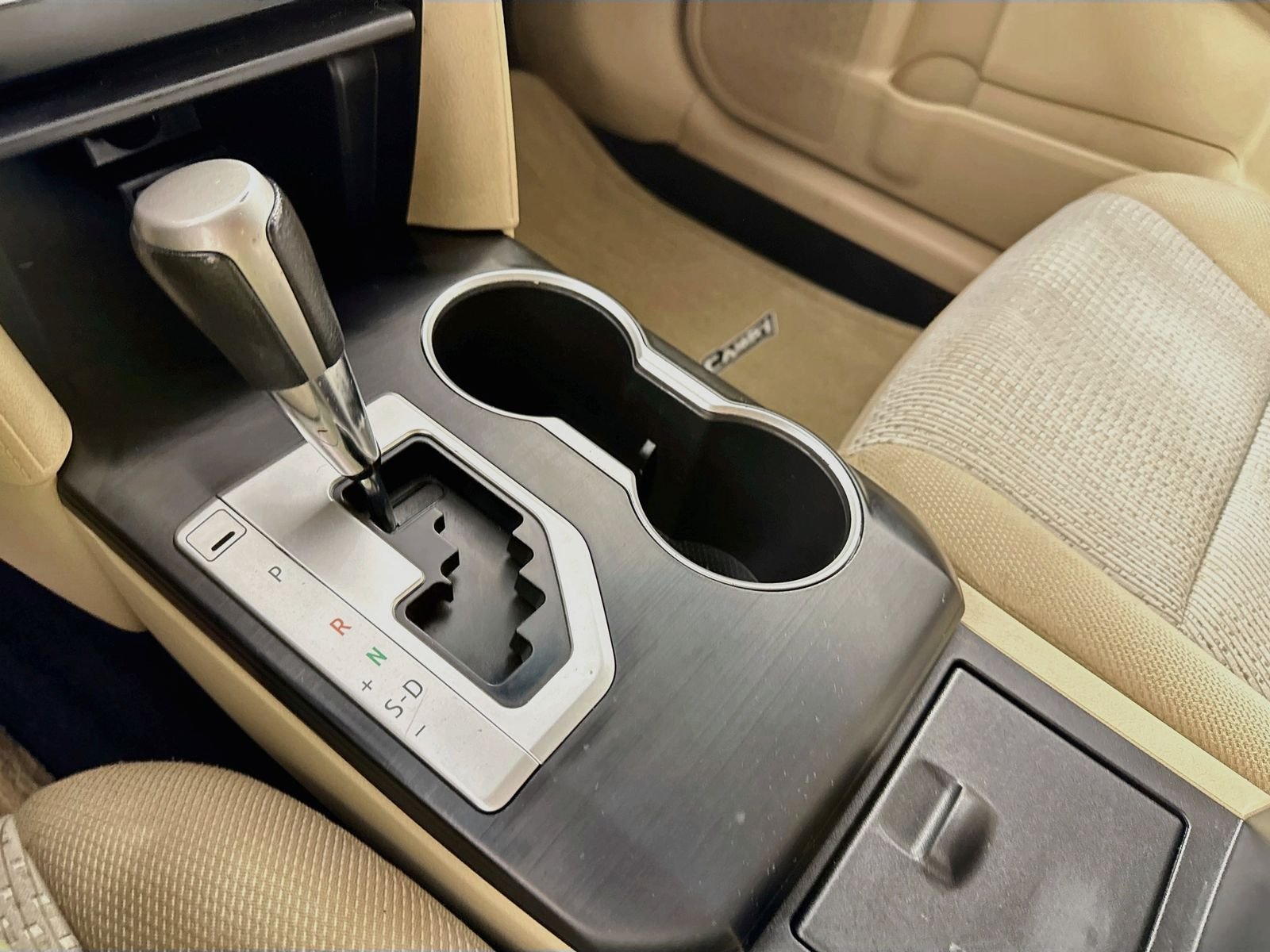 Used 2012 Green Toyota LE image 11