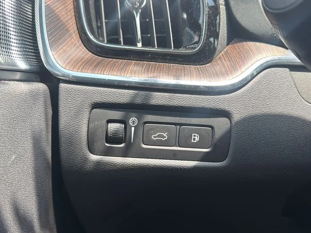 Certified Used 2022 Blue Volvo T8 Inscription image 19