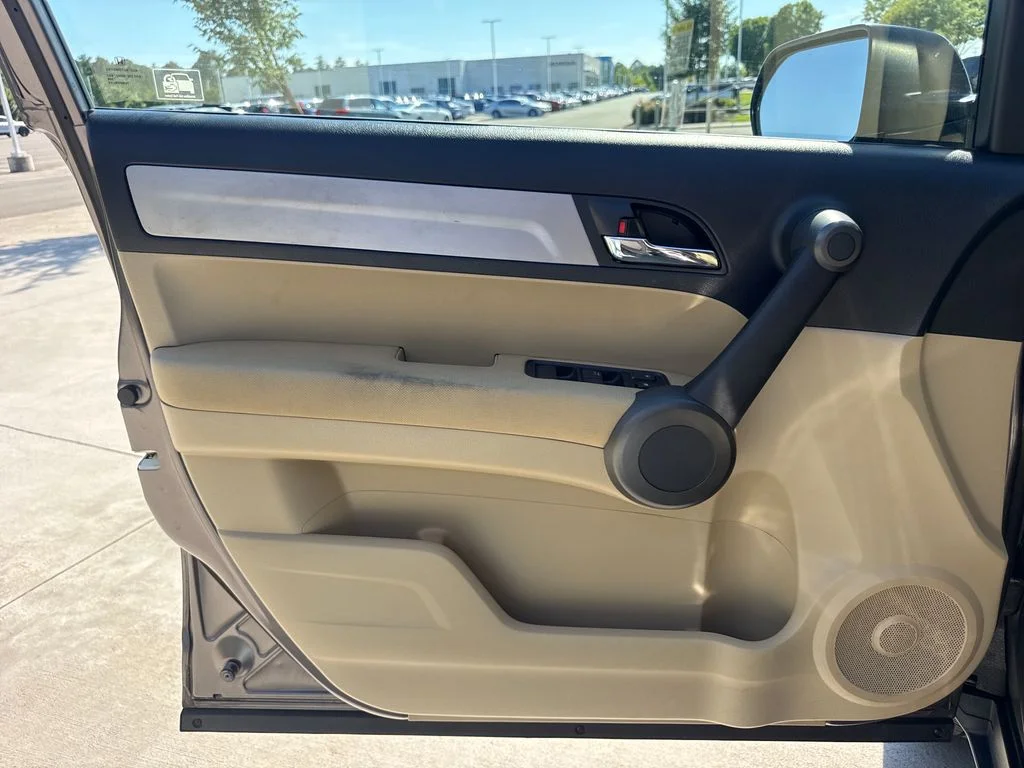 Used 2011 Polished Metal Metallic Honda SE image 13