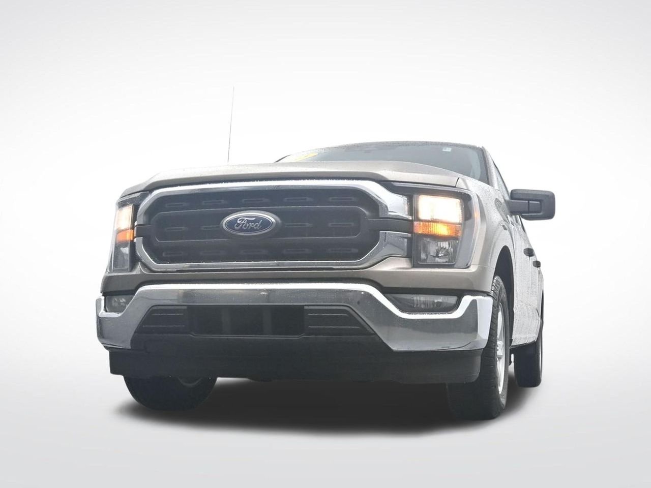 Used 2023 Gray Ford XLT image 29