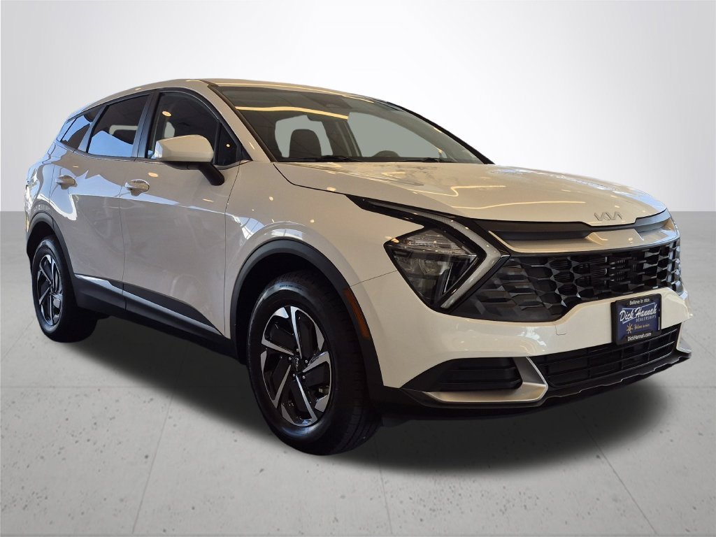 Used 2023 Snow White Pearl Kia LX image 5