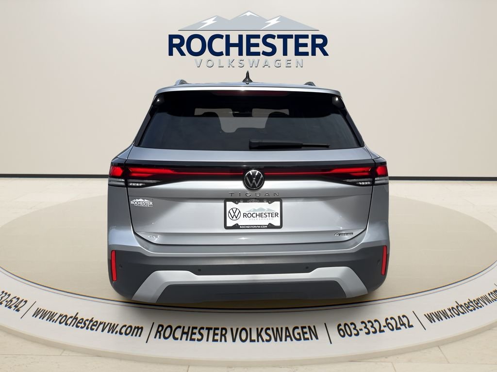 Used 2025 Silver Volkswagen 2.0T SE image 5