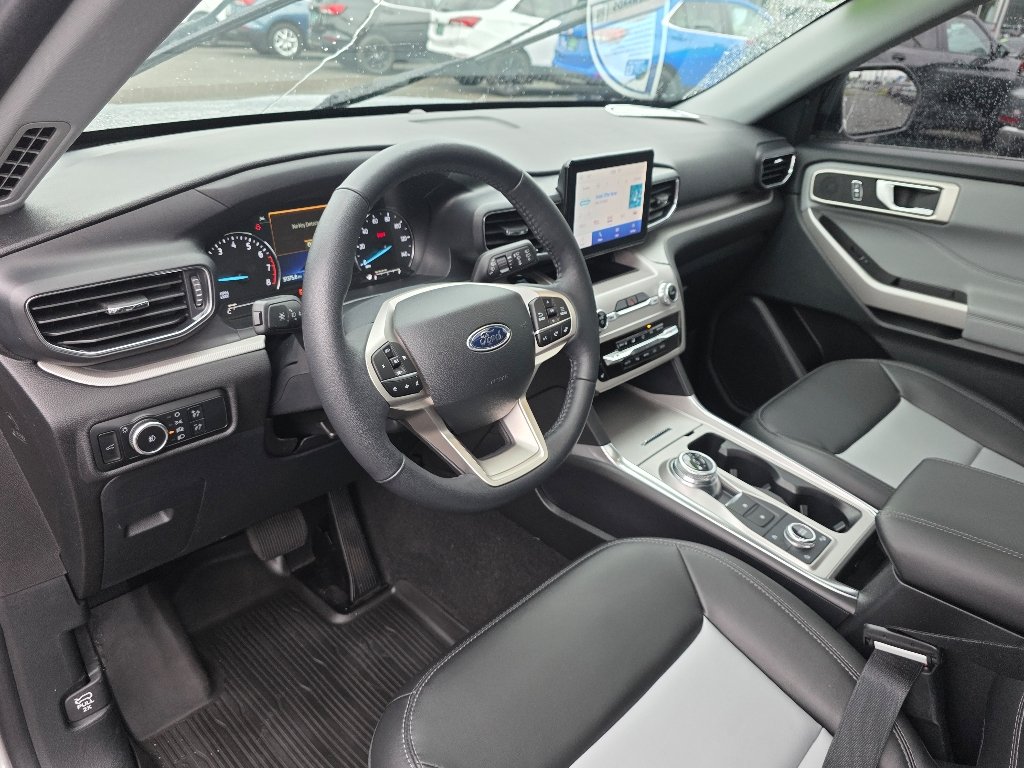 Used 2024 Silver Metallic Ford XLT image 33