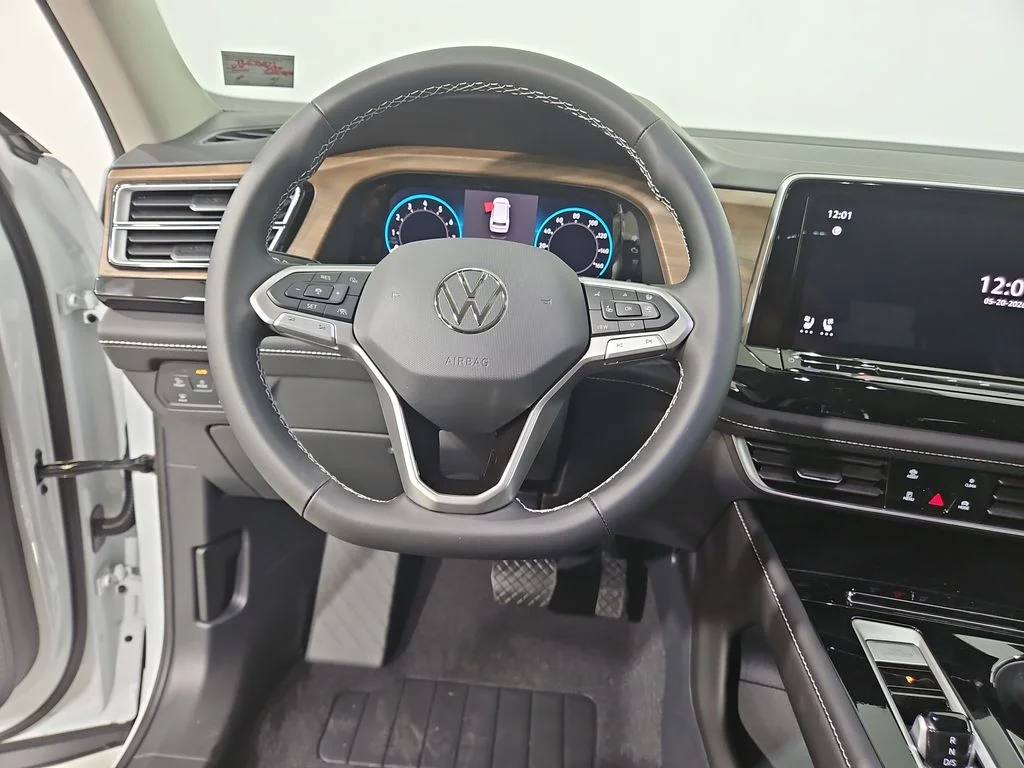 New 2026 White/off-white Volkswagen 2.0T SE w/Technology image 13