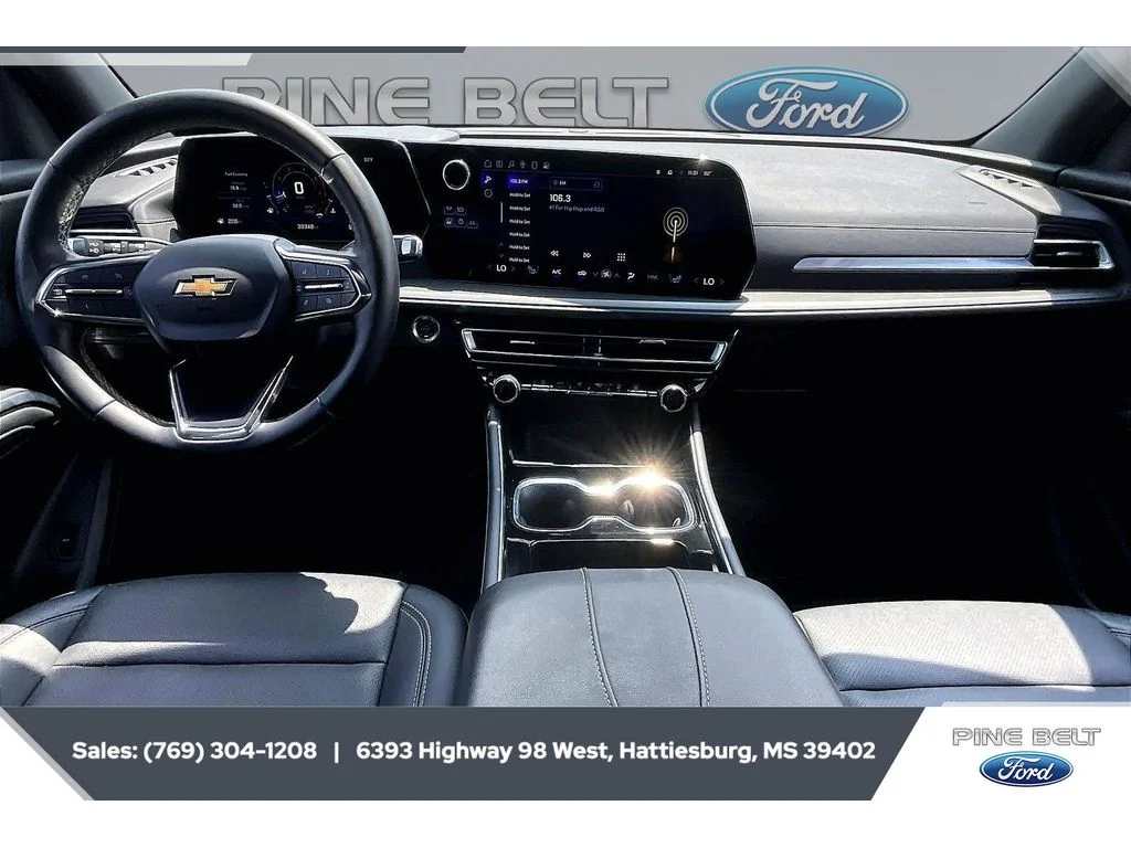 Used 2025 Sterling Gray Metallic Chevrolet FWD LT image 13