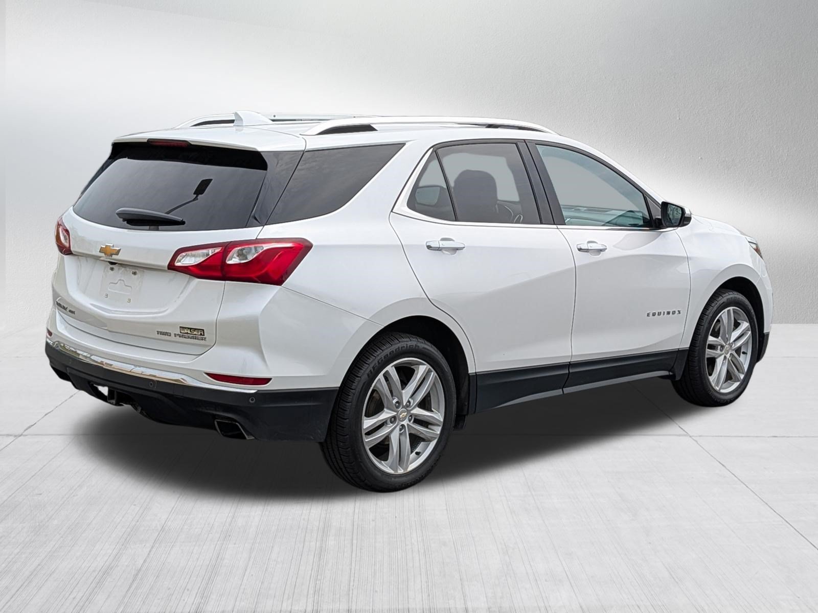 Used 2019 Iridescent Pearl Tricoat Chevrolet Premier image 7