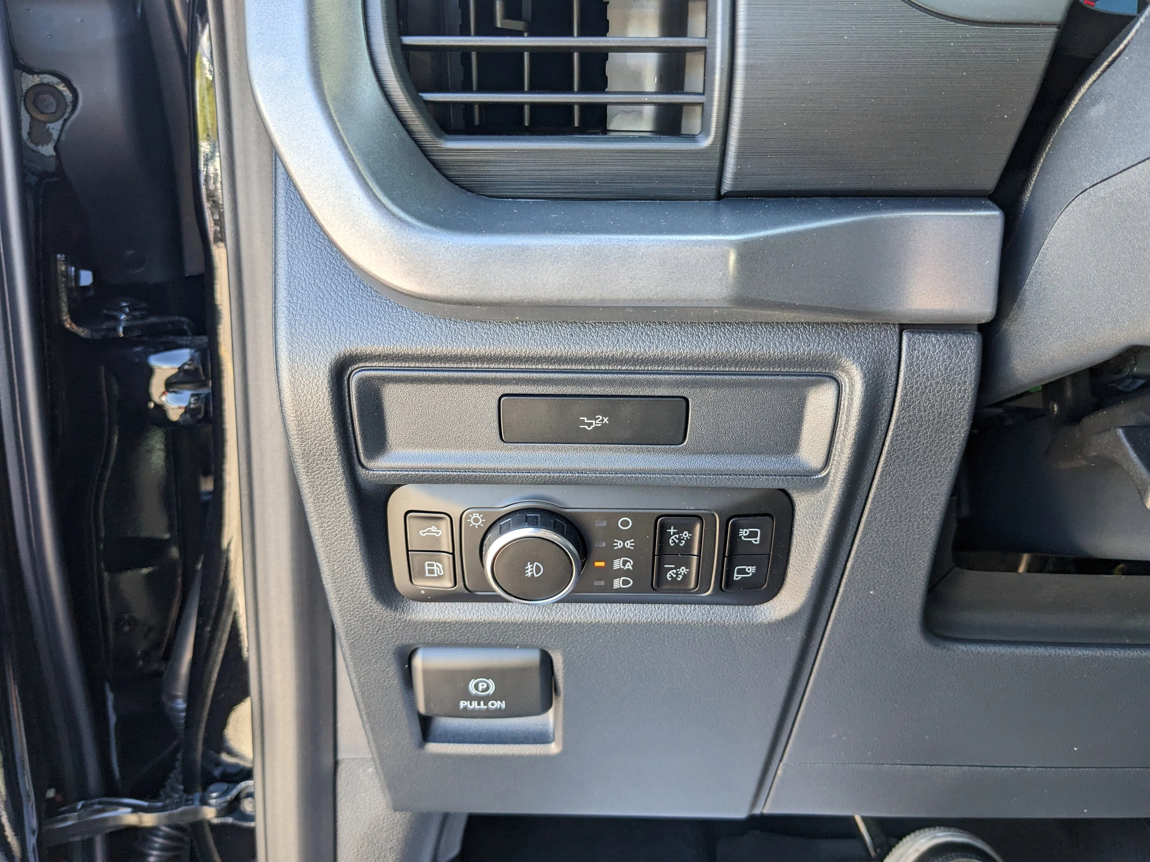 New 2026 Agate Black Metallic Ford XLT image 28