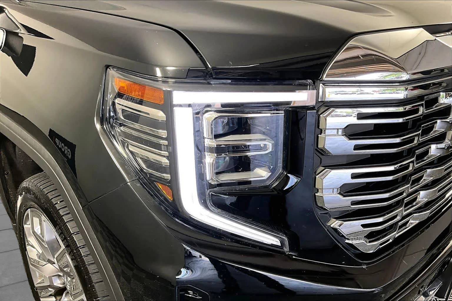 Used 2025 Onyx Black GMC Denali image 27