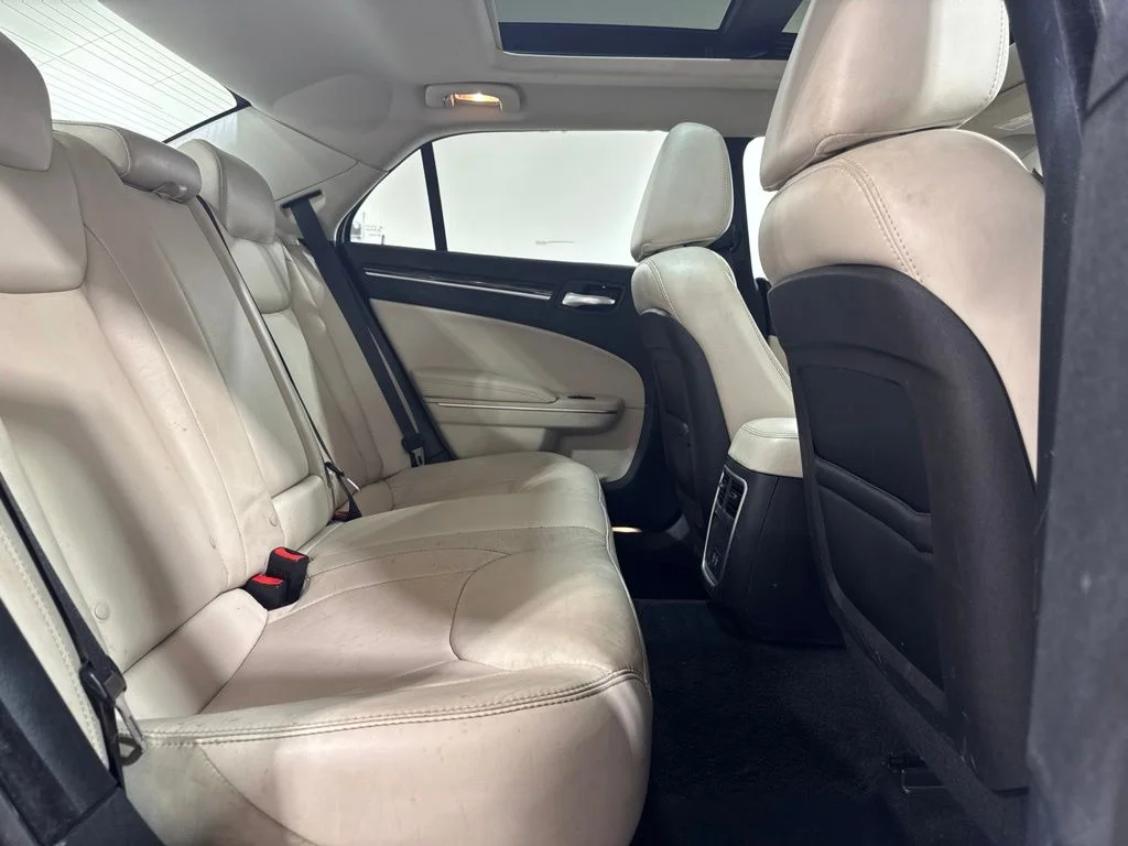 Used 2015 Velvet Chrysler Limited image 25