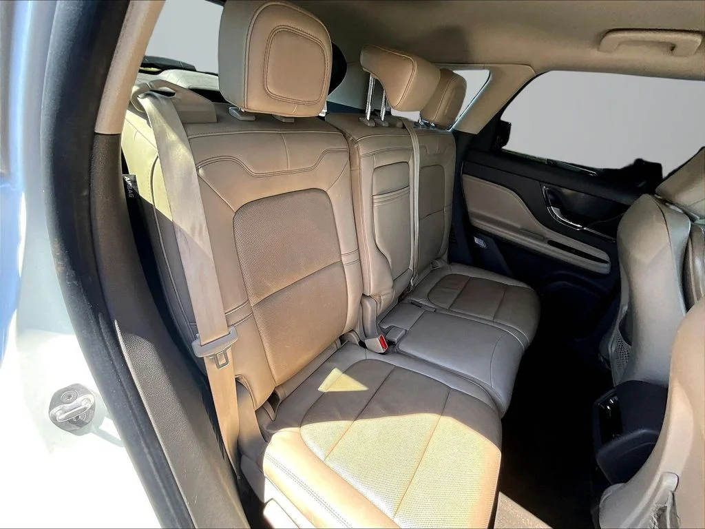 Used 2022 White Lincoln Reserve image 27