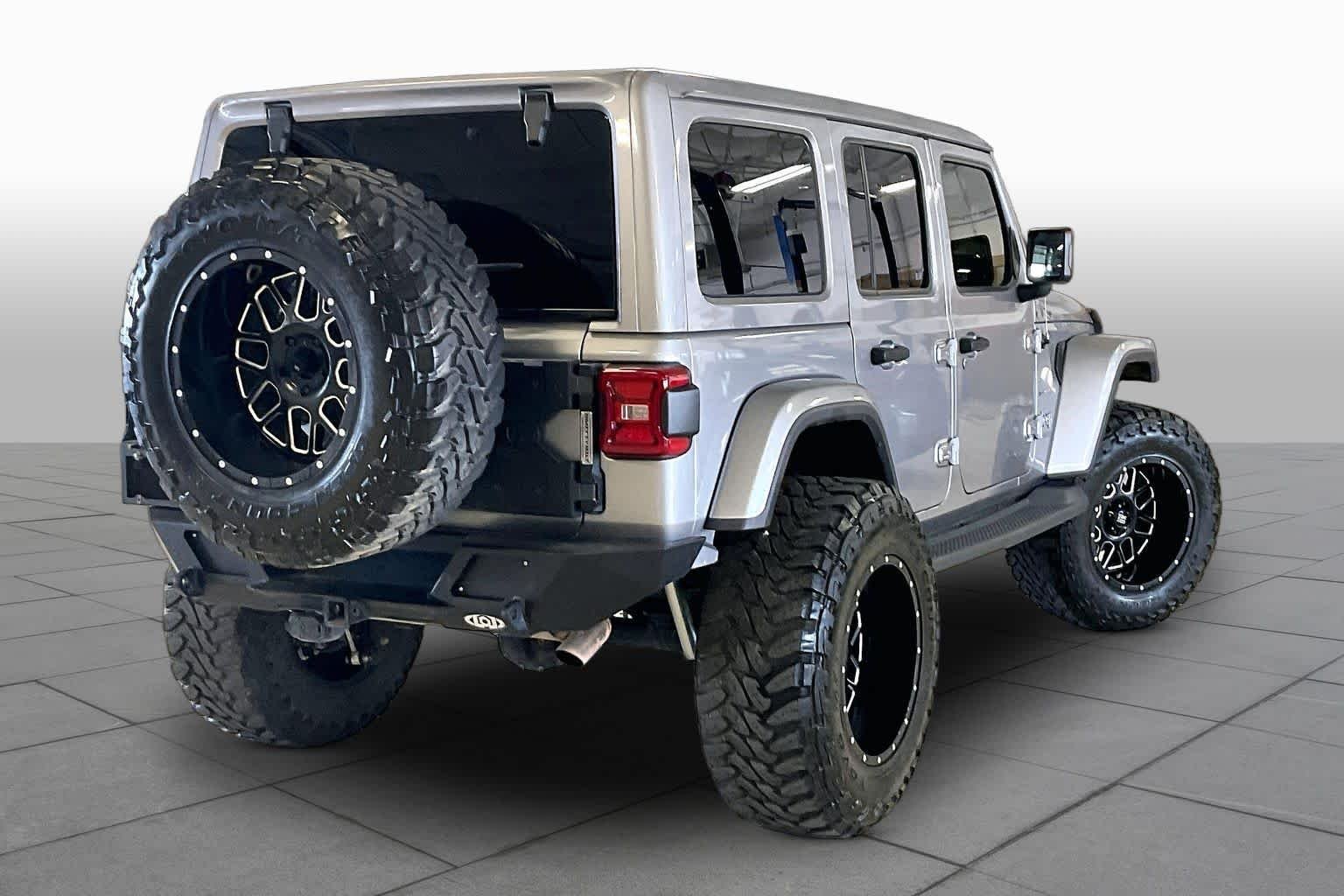 Used 2019 Billet Silver Metallic Clearcoat Jeep Sahara image 12