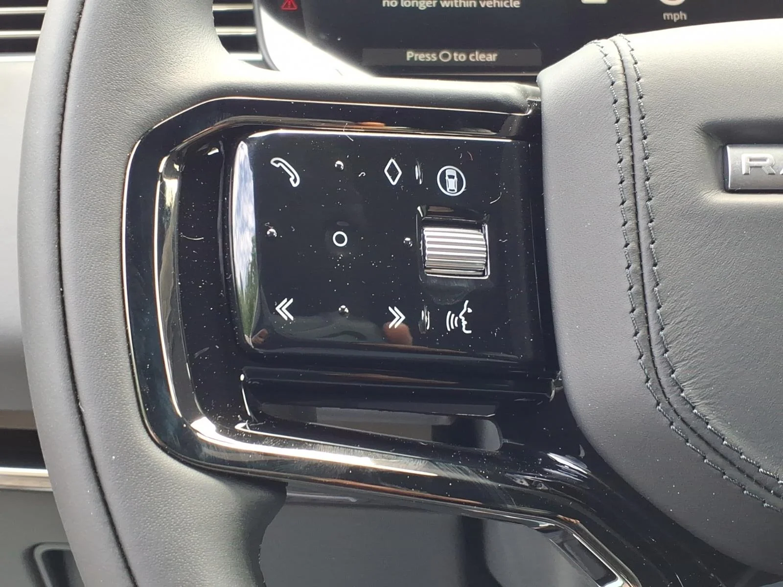 New 2026 Fuji White Land Rover Dynamic SE image 16