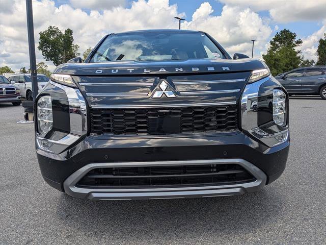 Used 2025 Black Diamond Mitsubishi SE image 9