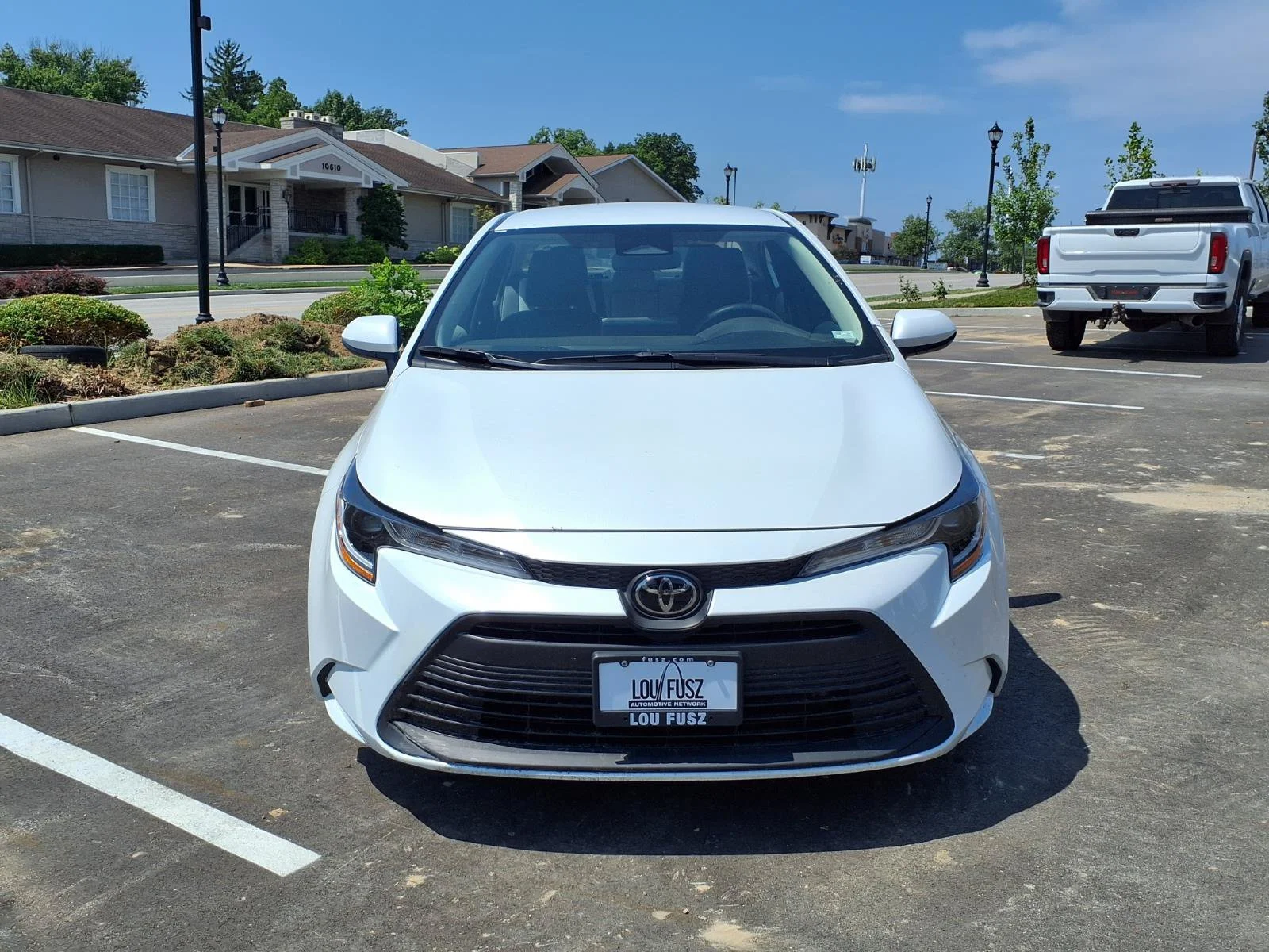 Certified Used 2025 Pearl Toyota LE image 28