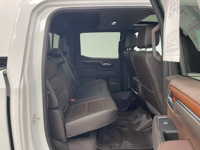 Certified Used 2023 White GMC  image 26