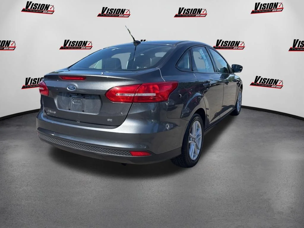 Used 2018 Gray Ford SE image 5