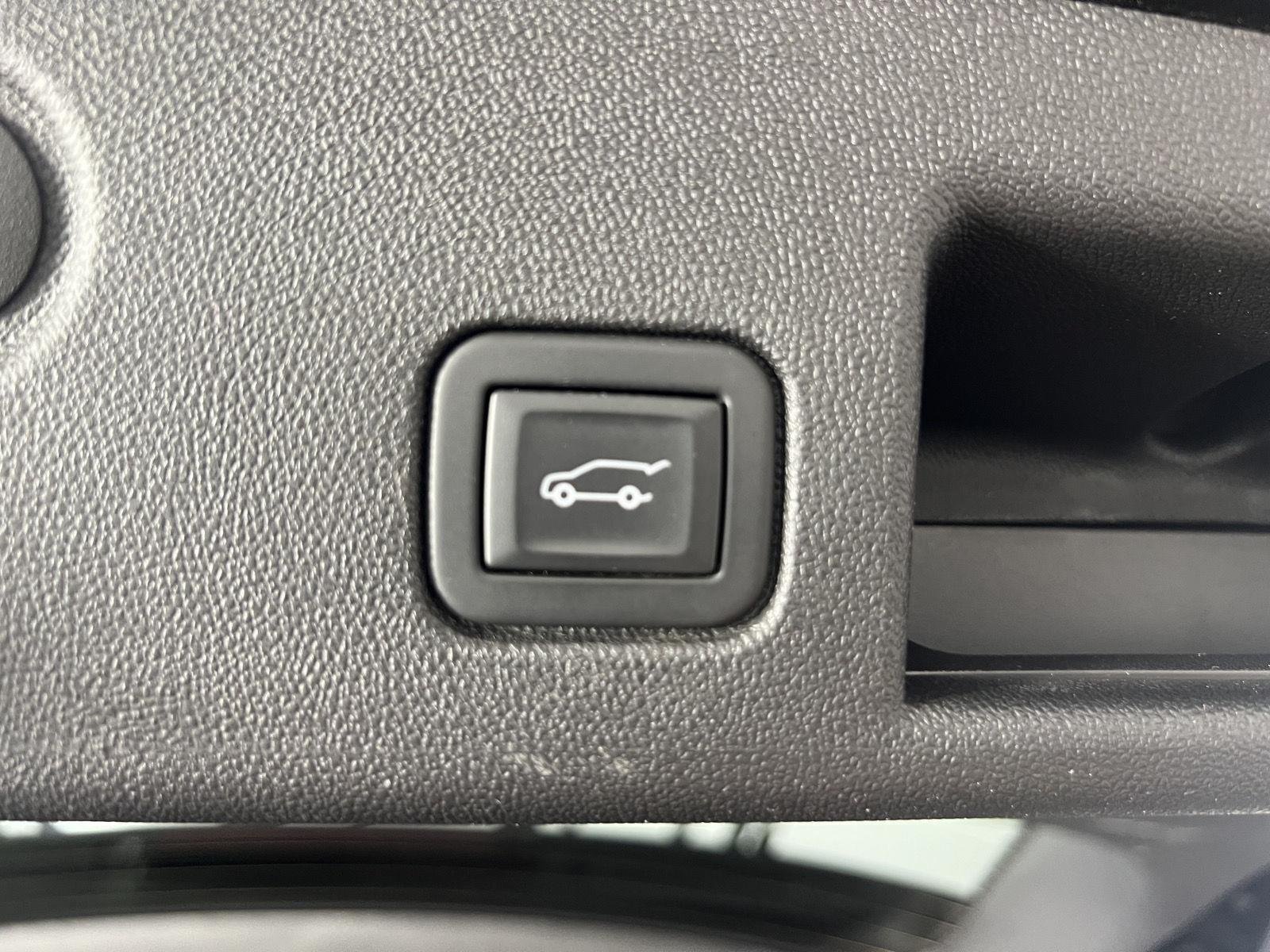 Used 2024 Mosaic Black Metallic Chevrolet RS image 27