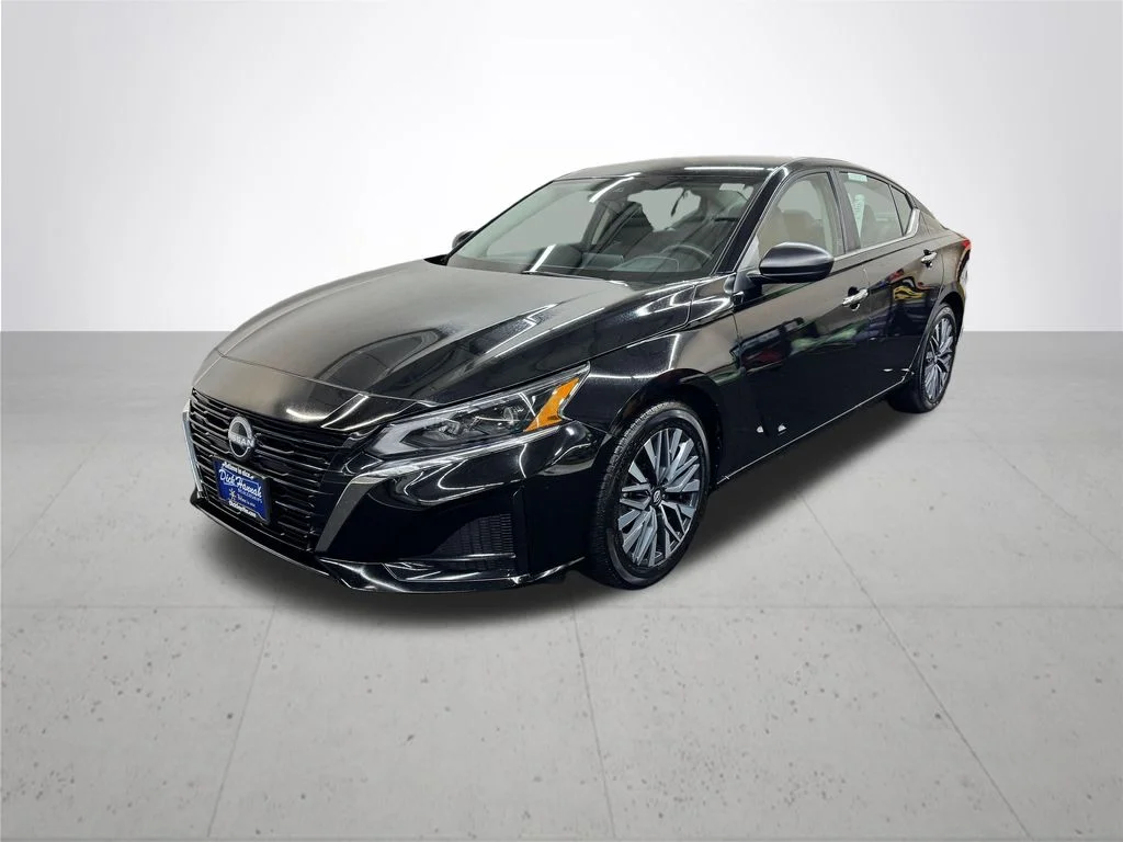 Used 2025 Black Nissan 2.5 SV image 2