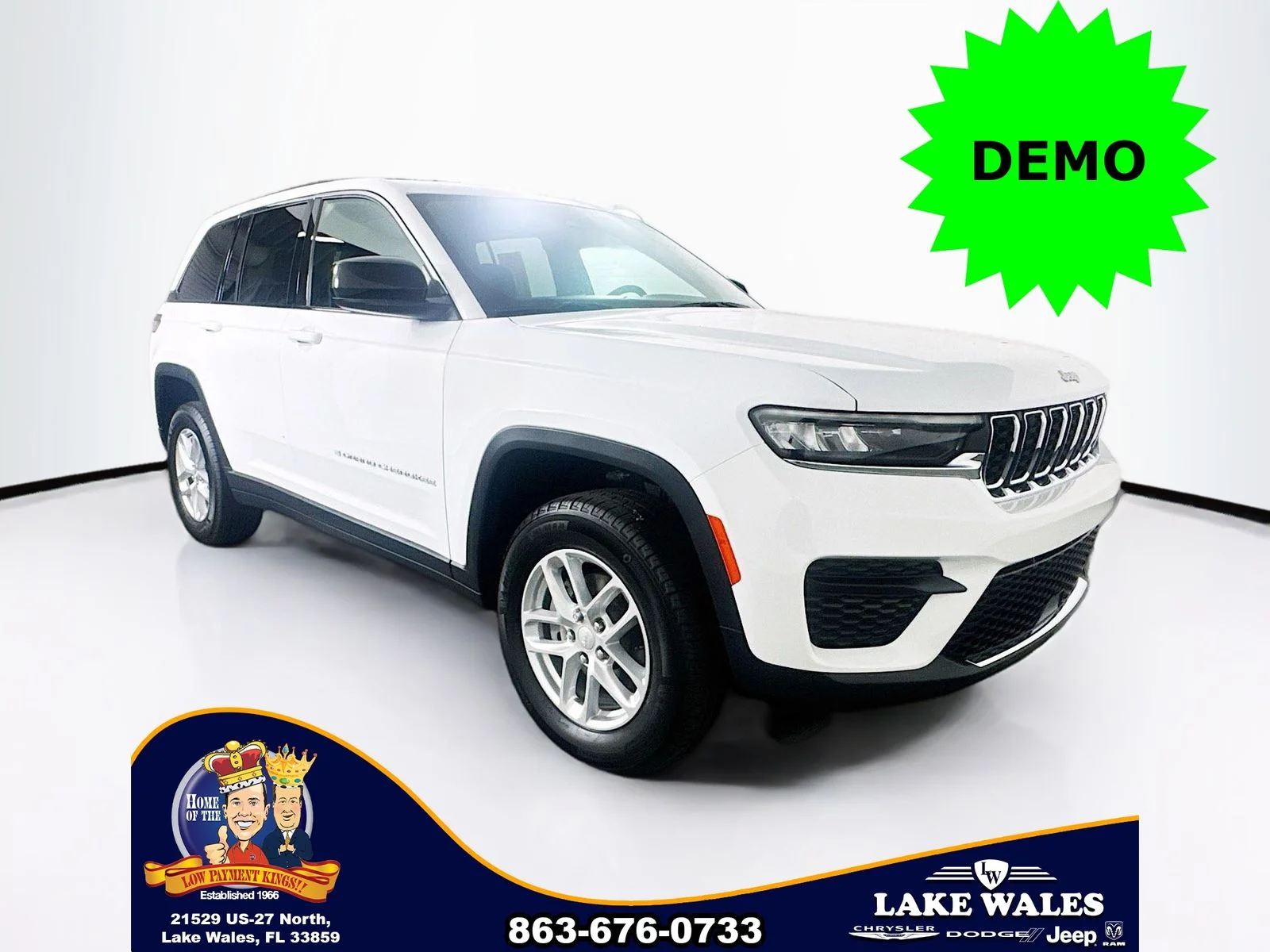 New 2026 Bright White Clear-Coat Exterior Paint Jeep Laredo X image 1
