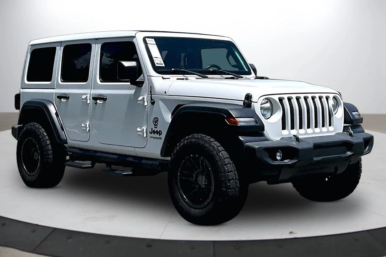 Used 2022 White Jeep Sport S image 2