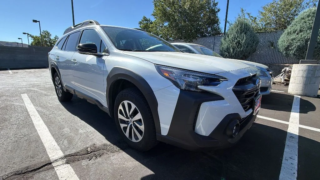 2025 Subaru Outback Premium's photo